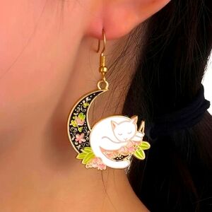 Cat on the Black Moon Shaped Gold Earrings New